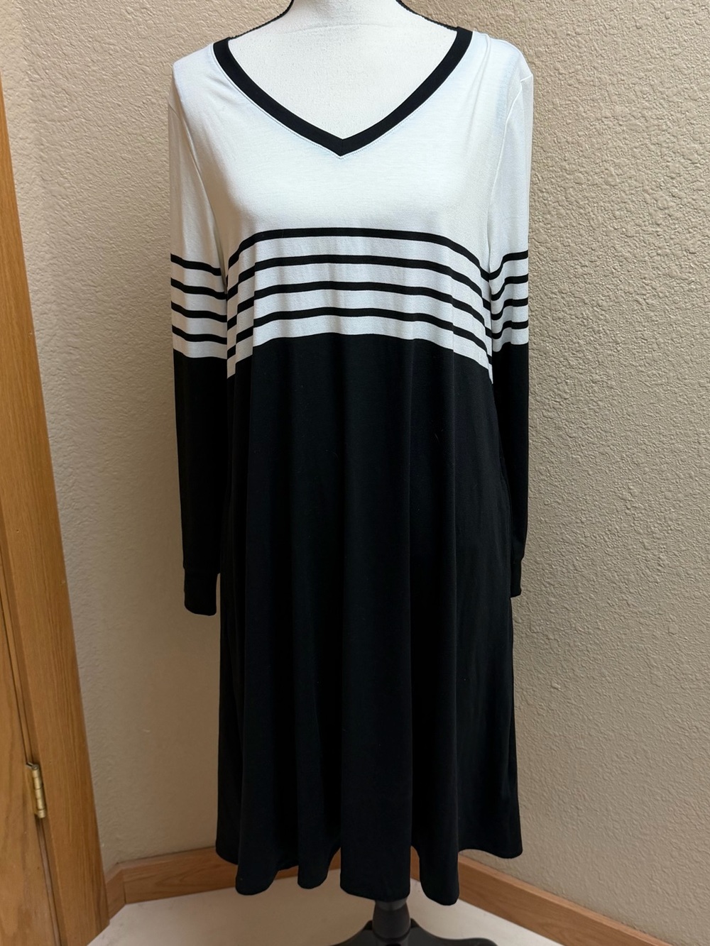 4/$20 LuLaRoe Black and White V-Neck Midi Dress with Stripes